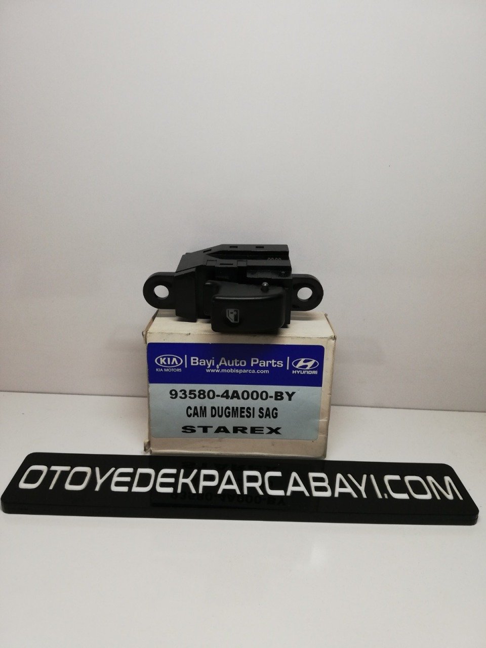 HYUNDAİ STAREX CAM AÇMA DÜĞMESİ ÖN SAĞ 93580-4A000