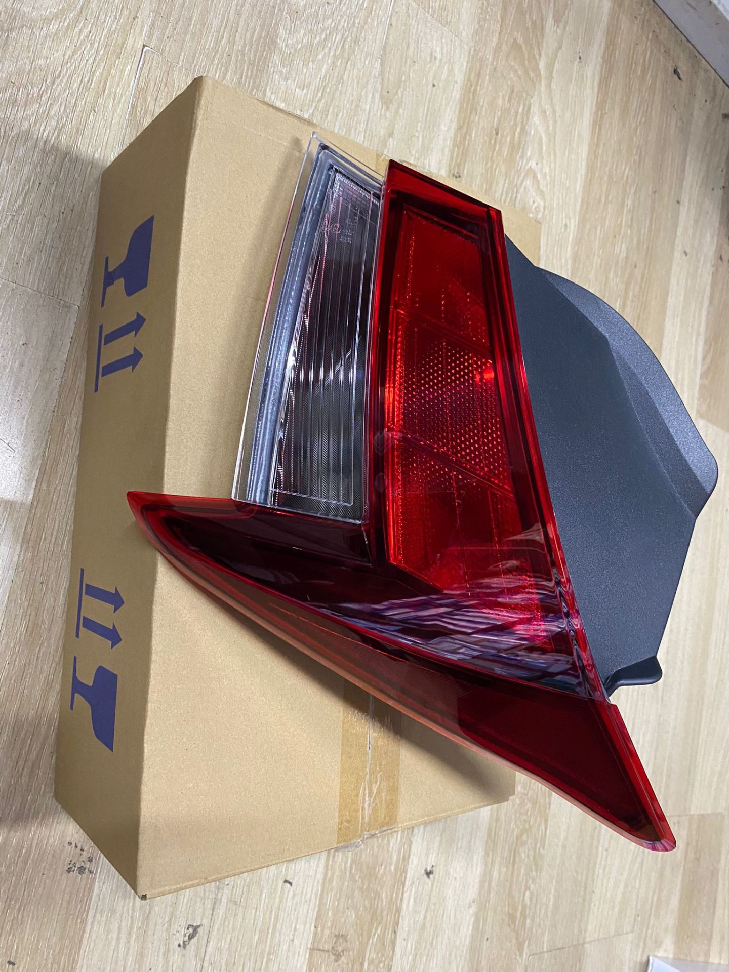 Elantra 2021-22 Sağ Arka Stop Yan Sanayi (92402-AA000)
