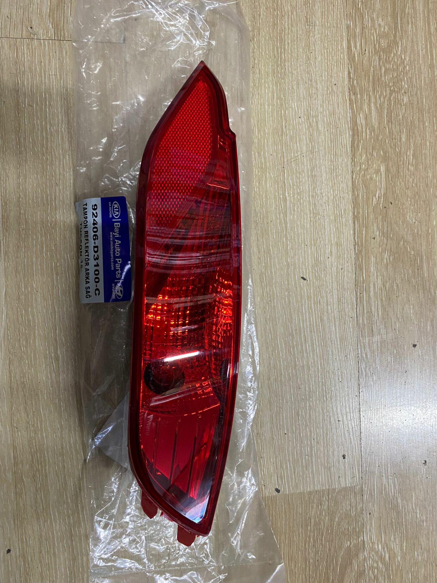 Hyundai Tucson Sağ Arka Reflektör Sis Yan sanayi (92406-D3100)