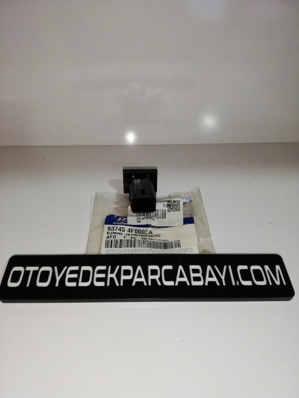 HYUNDAİ H100 KAMYONET SİS LAMBA ANAHTARI ÖN 937454F000CA