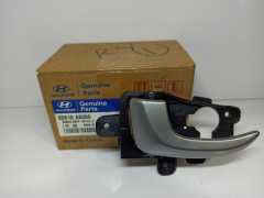 HYUNDAİ İ30 SOL İÇ KAPI KOLU ORJİNAL 82610A6000