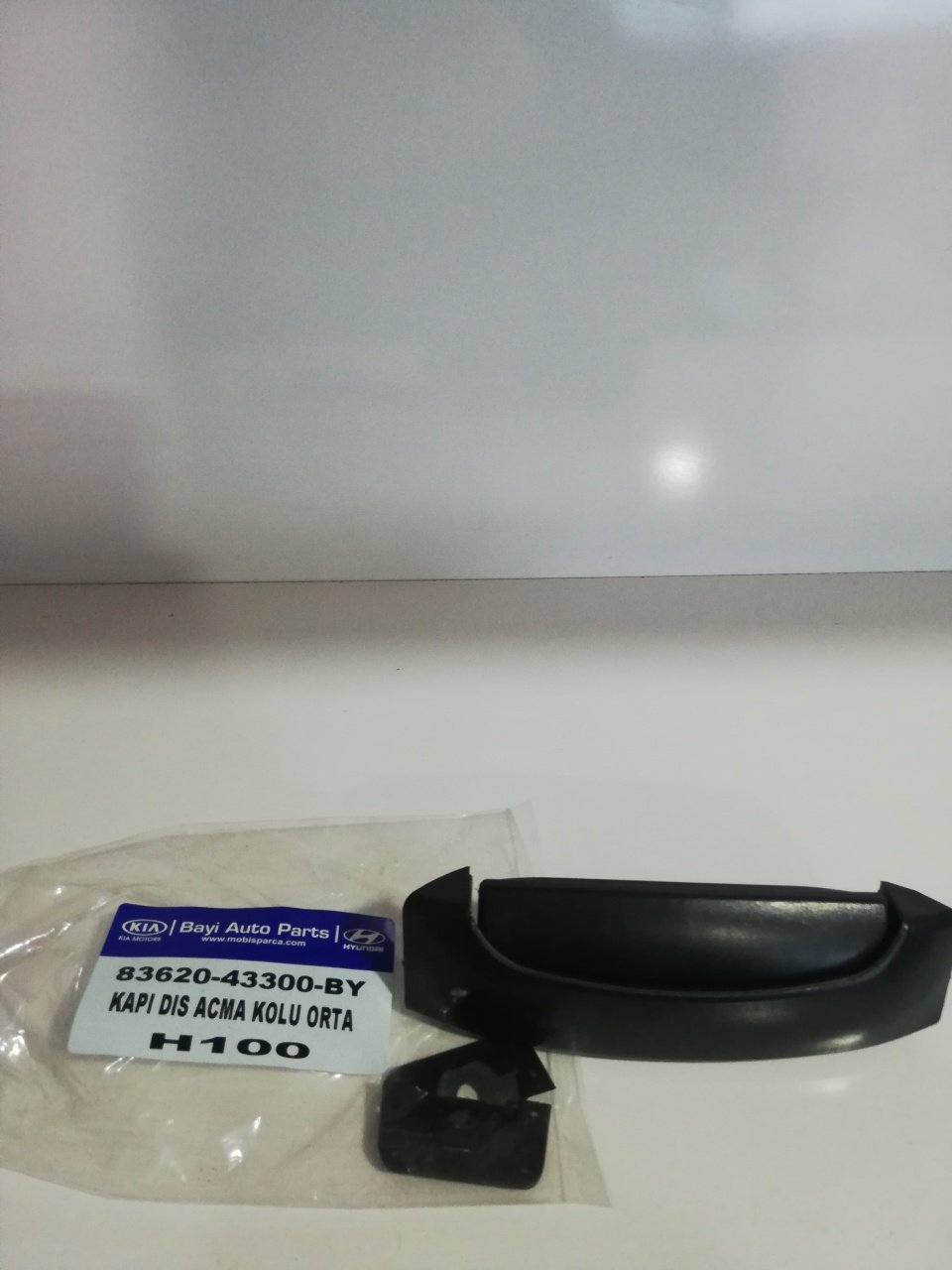 HYUNDAİ H100 MİNİBÜS ORTA SAĞ KAPI DIŞ AÇMA KOLU 8362043300BY