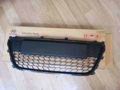 Hyundai i30 Ön Tampon Orta Izgarası (Orijinal)