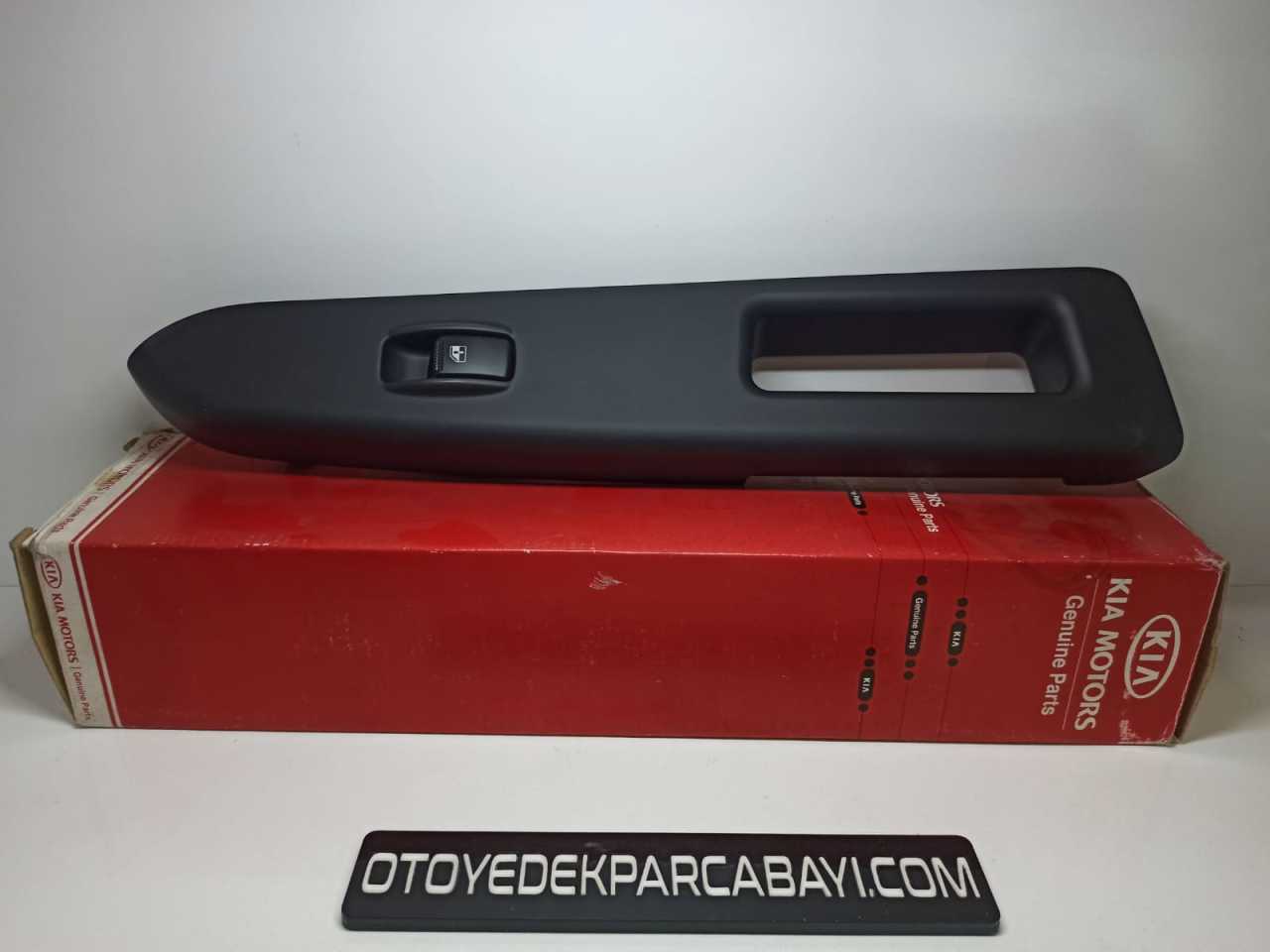 KİA RİO ÖN SAĞ CAM AÇMA DÜĞMESİ 2004-2005 93575FD10001