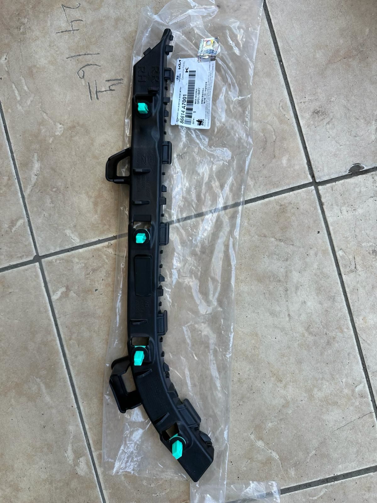 Kia Cerato 2016-2019 Arka Sağ Tampon Braketi Orjinal (86614-A7001)