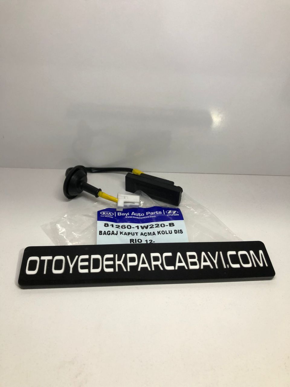 KİA RİO BAGAJ AÇMA DÜĞMESİ 81260-1W220B KORE