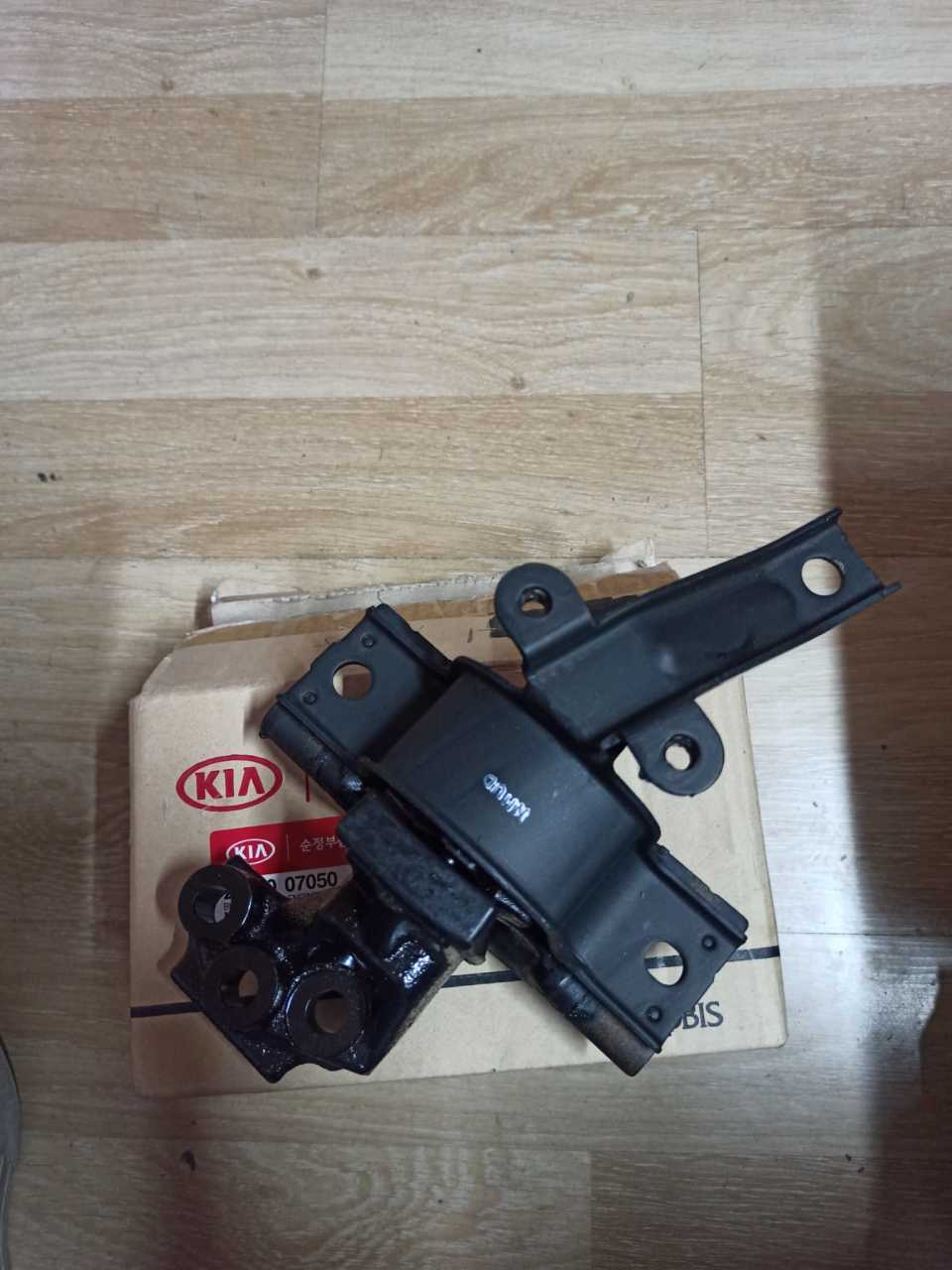 Picanto Sağ Motor Kulağı Orjinal (21810-07050)