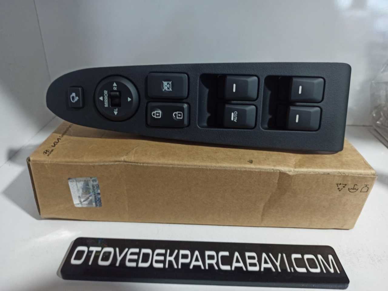 Sportage Ön Sol Cam Düğmesi Dörtlü Orjinal (935703W400WK)