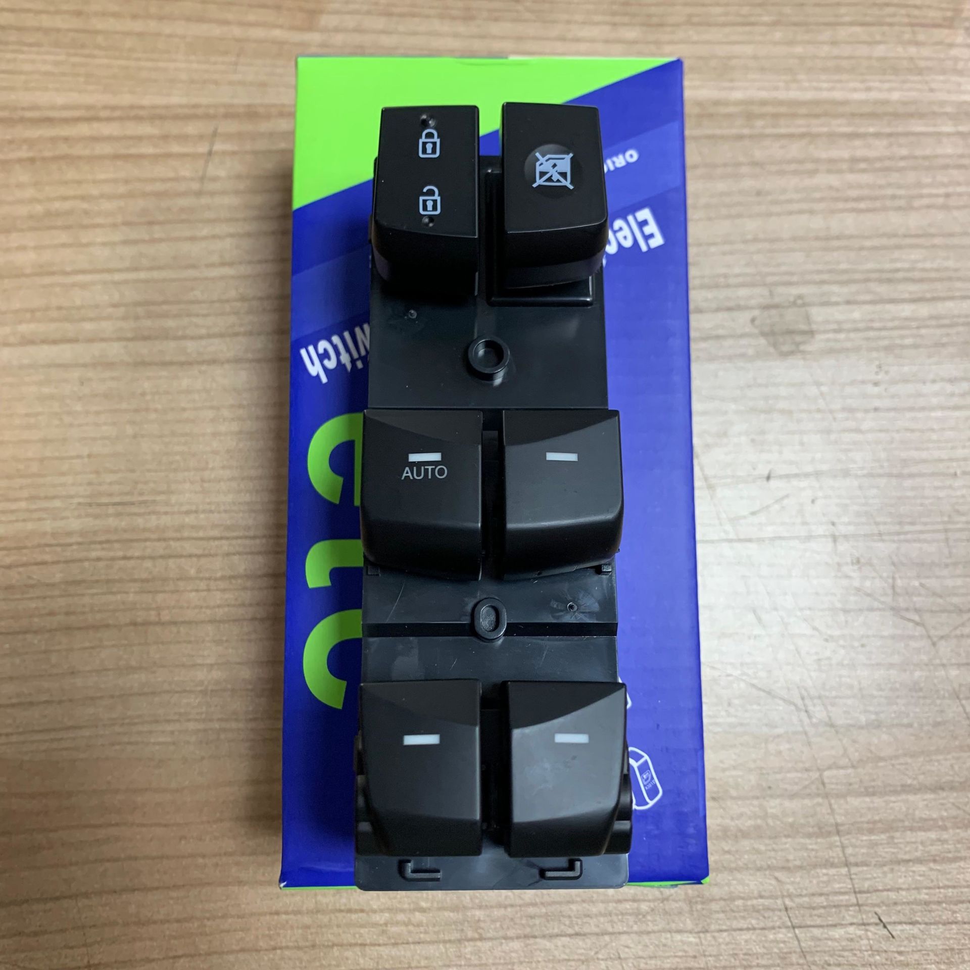 Hyundai Elantra Sol Cam Düğmesi Dörtlü (93570-3X330)