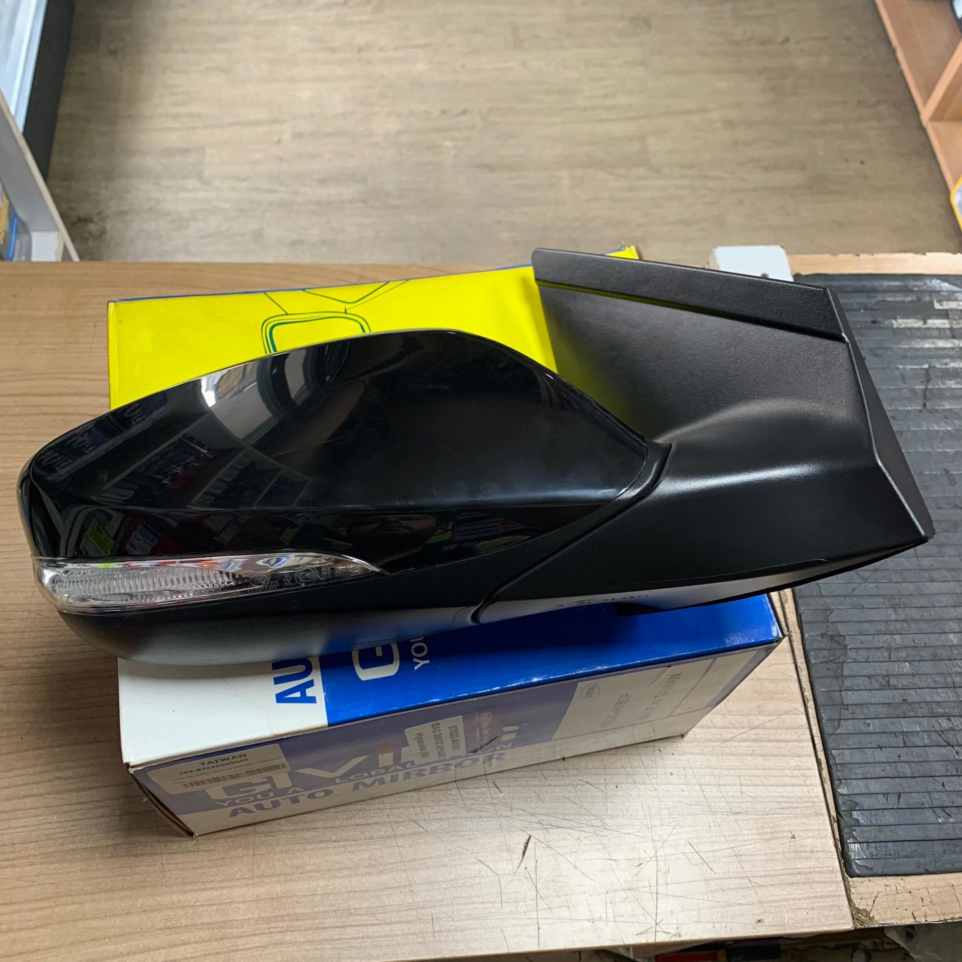 Hyundai İ30 2012-2016 Sağ Ayna Otomatik Katlanır Sinyalli Taiwan (87620-A6060)