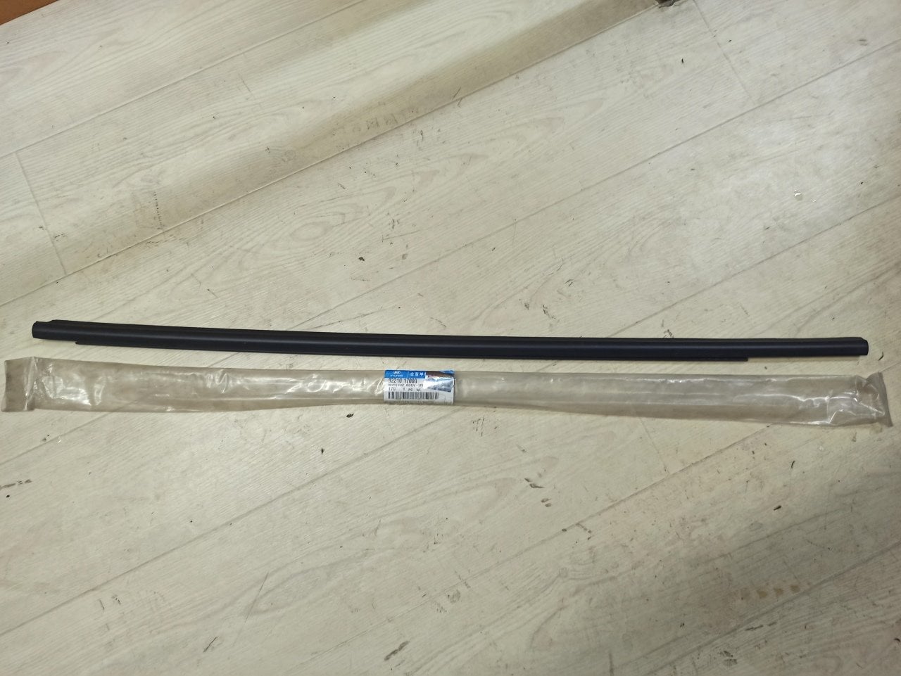 HYUNDAİ MATRIX ÖN SOL CAM SIYIRICI FITİL 8221017000