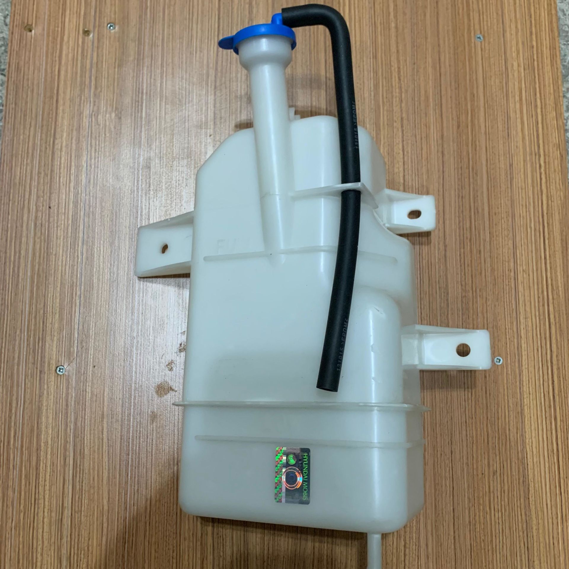 Kia Pregio 2,5 Radyatör Yedek Su Bidonu (0K74P-15250)