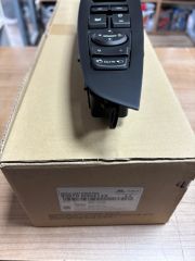 Hyundai Tucson Sol Cam Açma Düğmesi Orijinal (93570-D30414X)