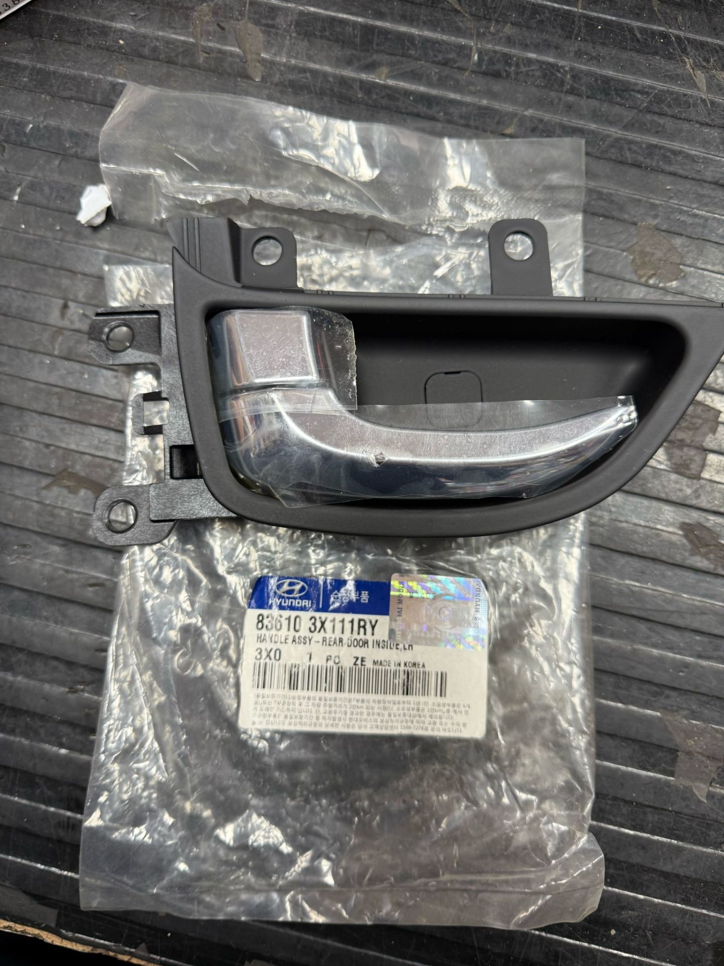 HYUNDAİ ELANTRA 2011-2015 ARKA SOL İÇ KAPI KOL ORJINAL (83610-3X111RY)