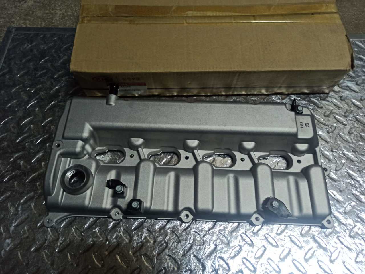 KİA SORENTO KÜLBÜTÖR KAPAĞI ORİJİNAL 22410-4A010