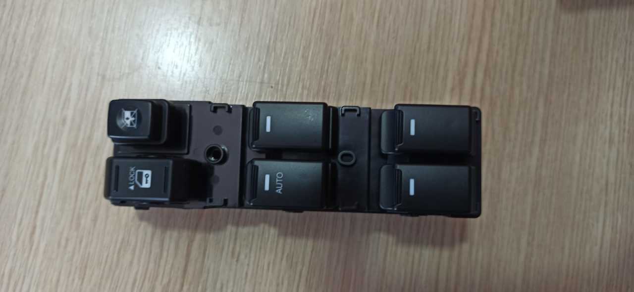 KİA SORENTO SOL CAM DÜĞMESİ TEK AUTO'LU ORJİNAL 935702P010