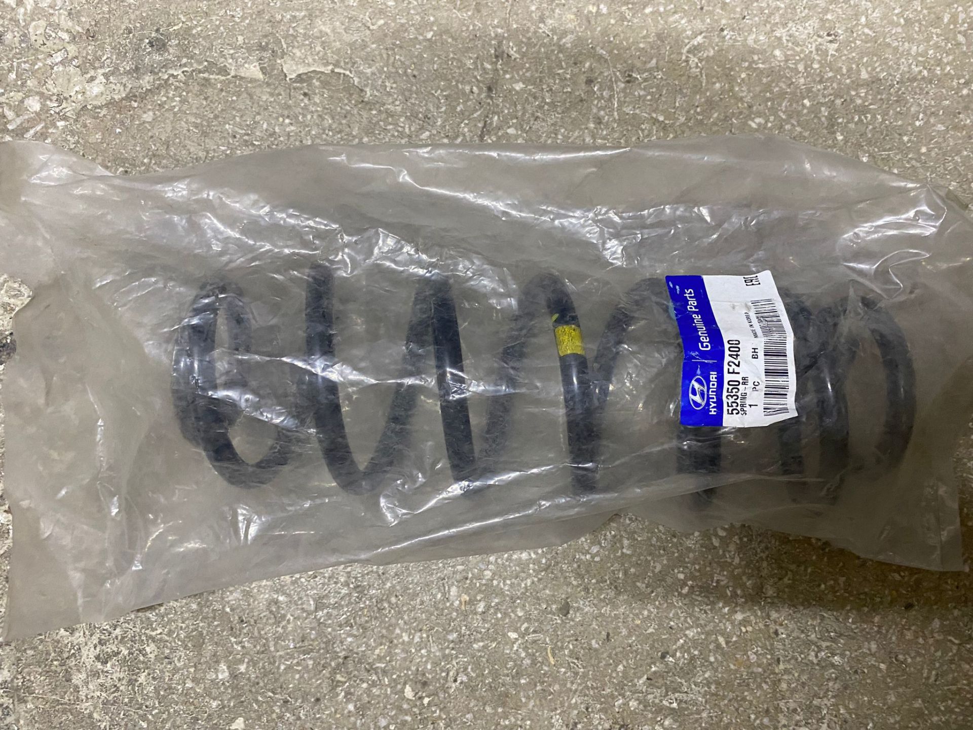 Hyundai Elantra Arka Helezon Yayı 2016-2019 Orjinal Adet (55350F2400)