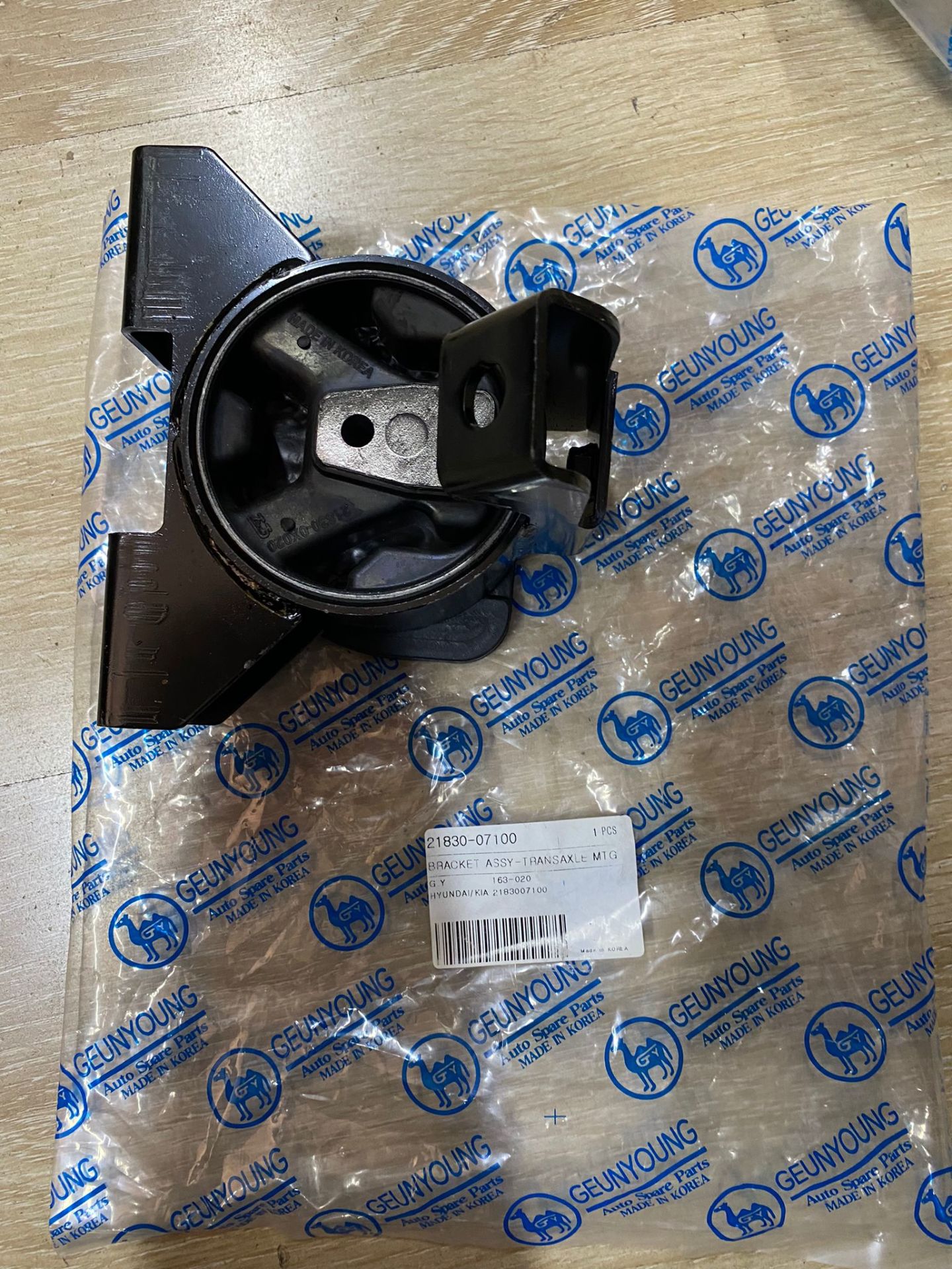 KİA PICANTO SOL ŞANZIMAN KULAĞI ORJİNAL 2183007100 KORE